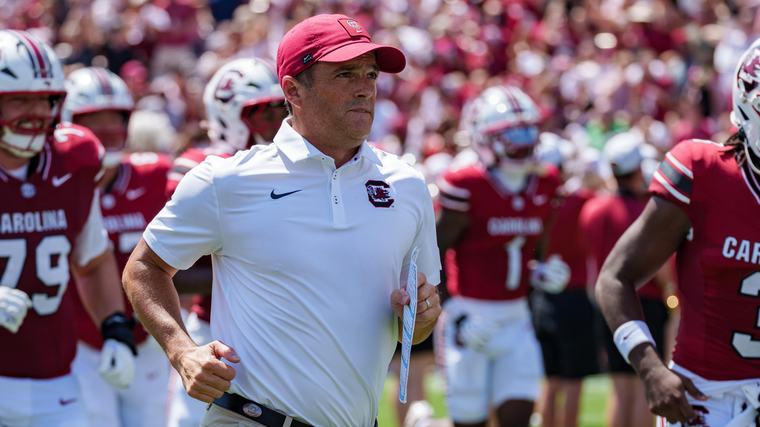 South Carolina's Nutritionist Gets Game Ball for Helping Players with 'Unforgiving' Weather Elements